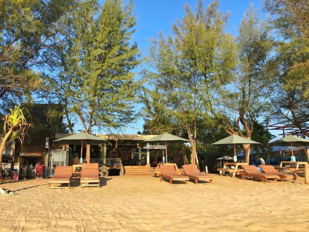 Good Heart Hotel Gili Trawangan Exterior photo