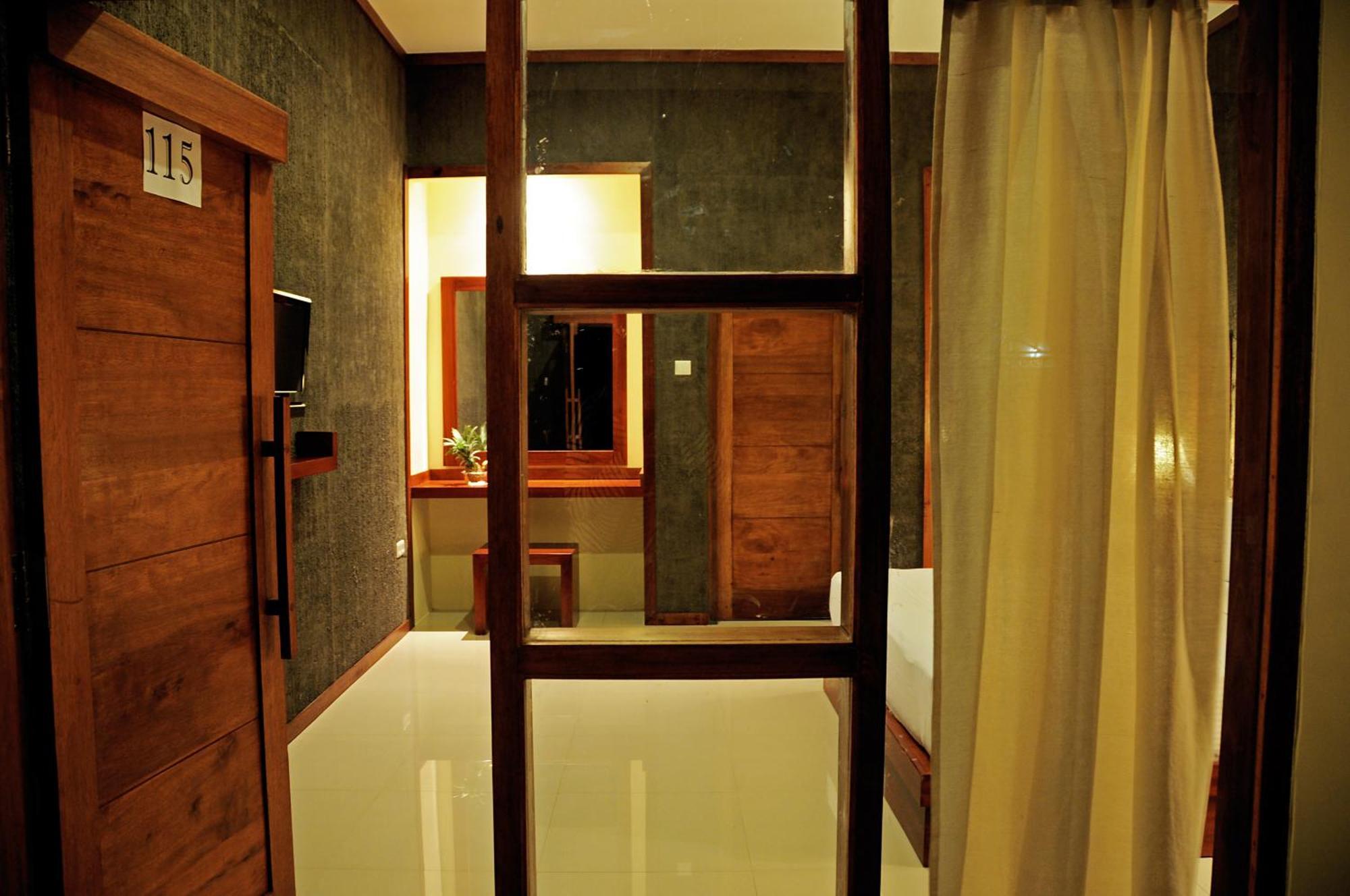 Good Heart Hotel Gili Trawangan Exterior photo