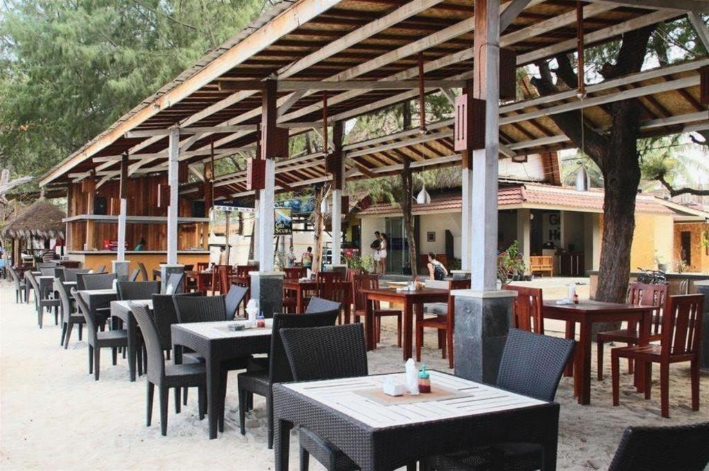 Good Heart Hotel Gili Trawangan Exterior photo