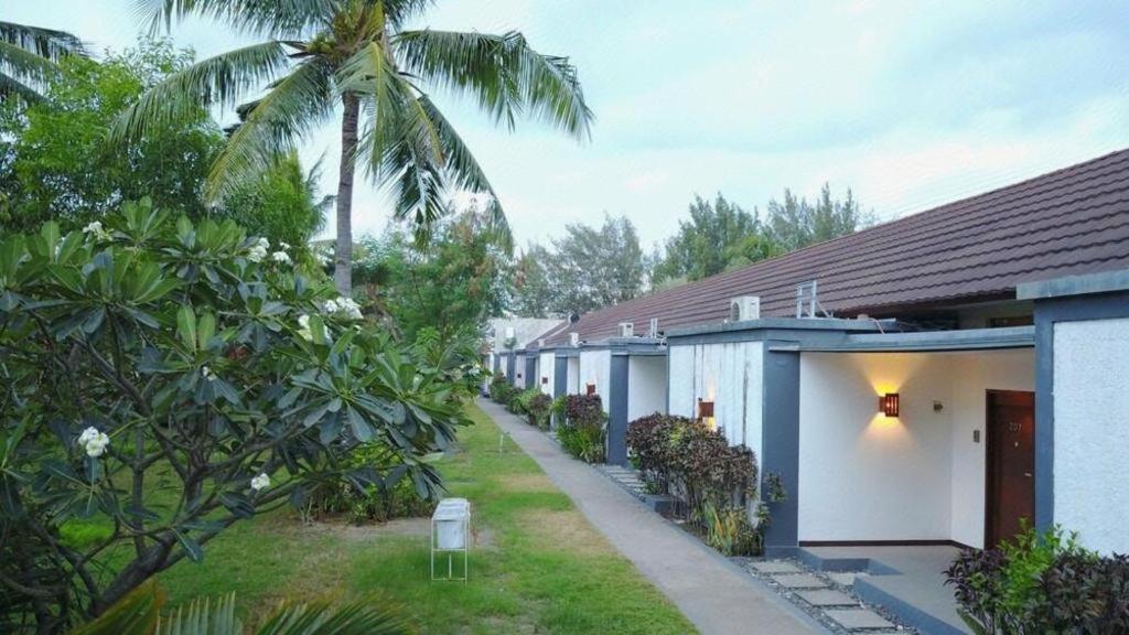 Good Heart Hotel Gili Trawangan Exterior photo