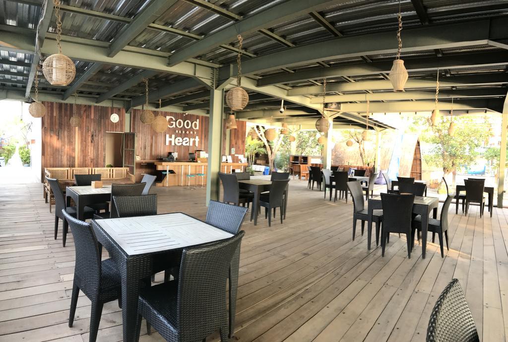 Good Heart Hotel Gili Trawangan Exterior photo